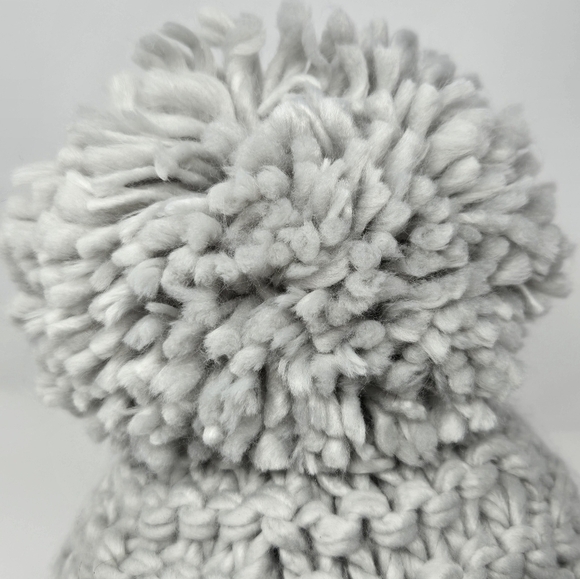 VINCE CAMUTO CHUNKY KNITWEAR CROCHET KNIT LIGHT GREY POM POM BEANIE HAT WOMEN OS - Picture 5 of 12